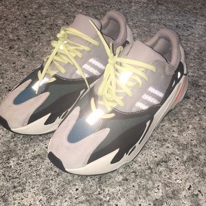 Adidas Yeezy Boost 700